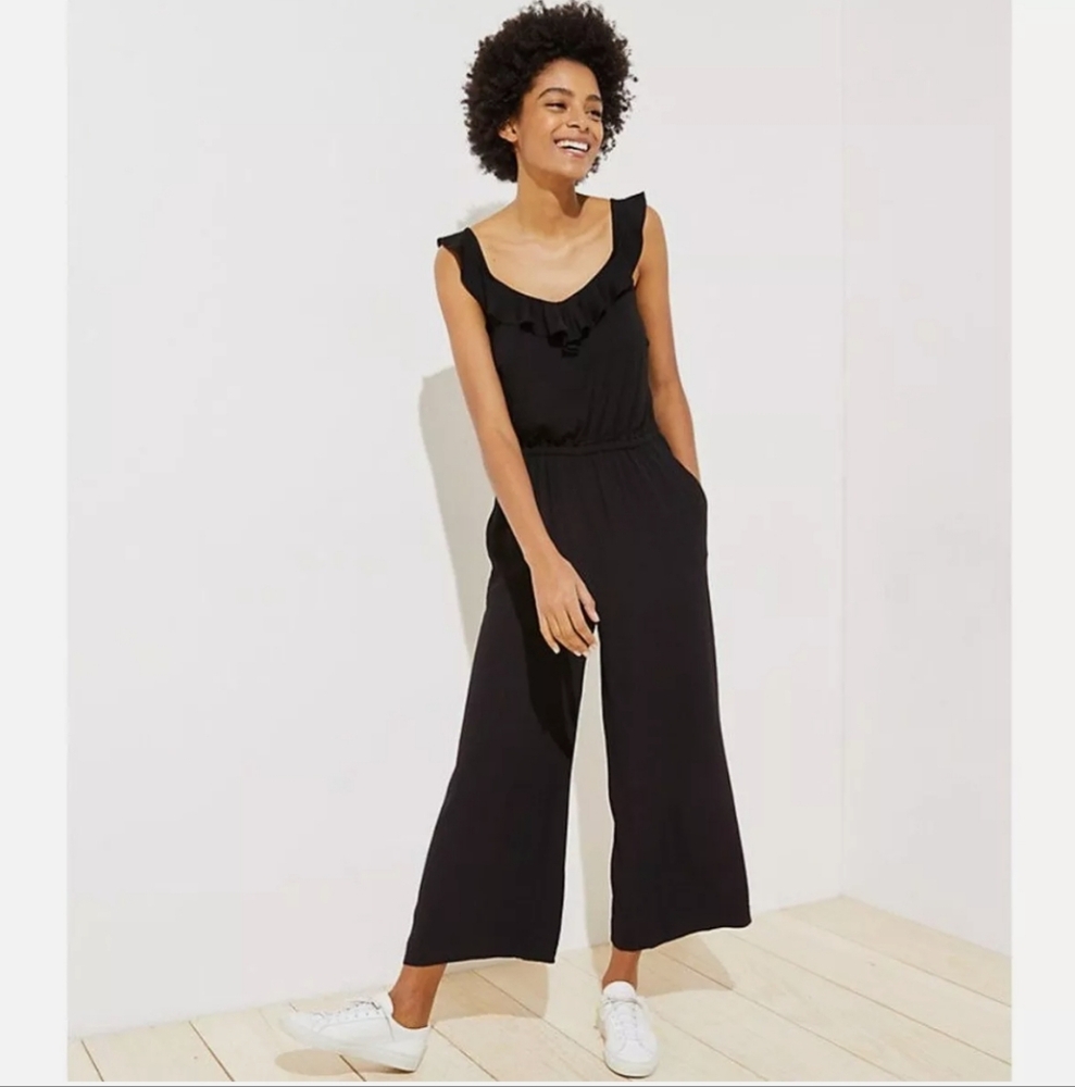 LOFT Black Sleeveless Wide Leg Capri Jumpsuit - Size Small 🥰